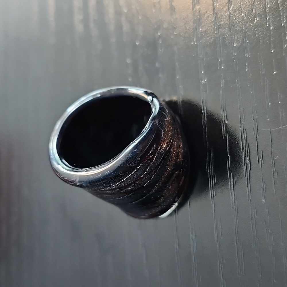 Elegant Glass Statement Ring - Picture 4 of 6